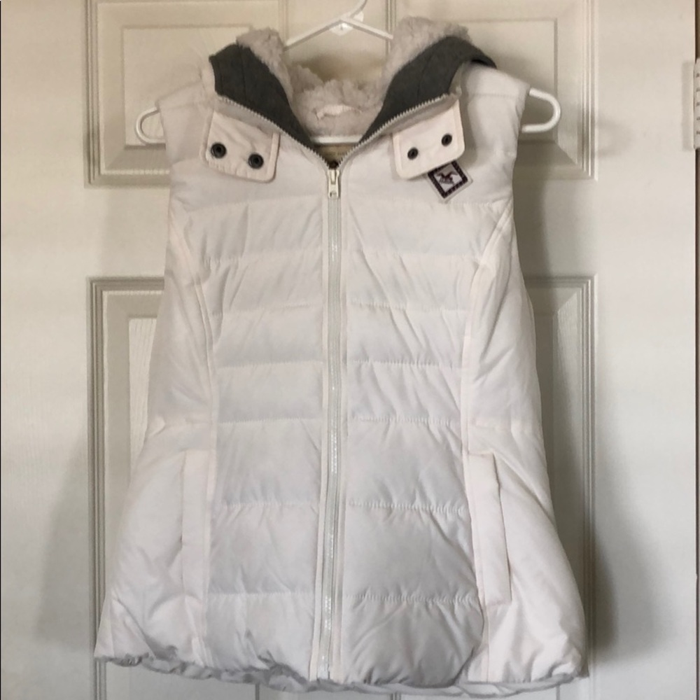 NWOT Hollister White Sherpa lined Vest with hood M